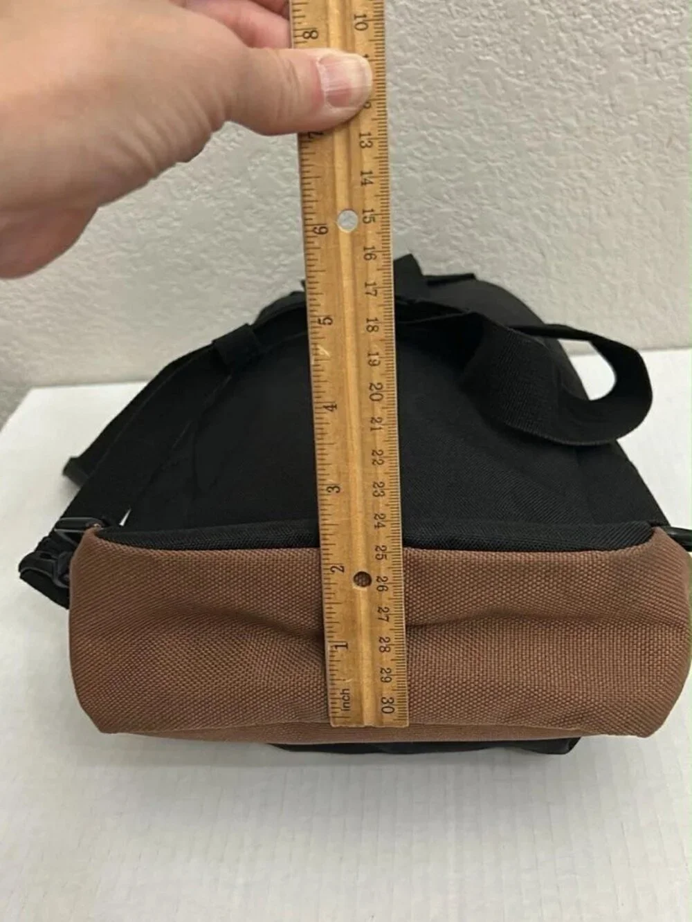 Herschel Supply Co Heritage Shoulder Crossbody Sling Bag 8L - Black